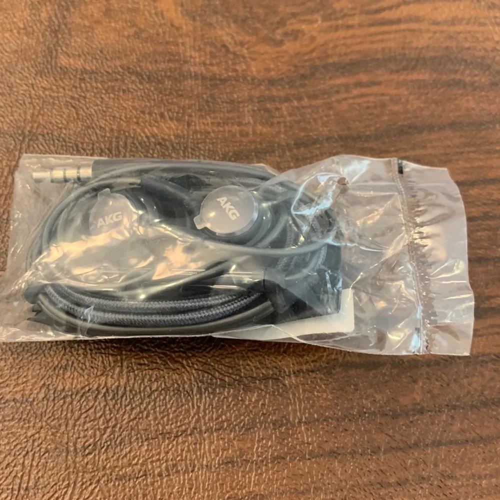 NEW never used Samsung stereo headset earbuds